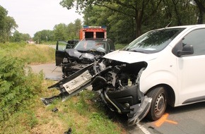 Kreispolizeibehörde Kleve: POL-KLE: Geldern - Verkehrsunfall / Kollision beim Abbiegen