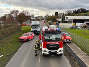 KFV Bodenseekreis: B33: Kollision von Kleinbus mit LKW