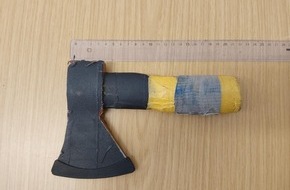 Bundespolizeiinspektion Erfurt: BPOLI EF: Mann bedroht einen Reisenden am Bahnhof mit Axt