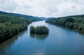 Krombacher Brauerei GmbH & Co.: Eine Ära geht zu Ende / Geänderter Rundfunkstaatsvertrag beendet nach 18 Jahren das Krombacher Tatort-Presenting (BILD)