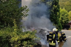 Feuerwehr Hattingen: FW-EN: Fahrzeug- und Flächenbrand