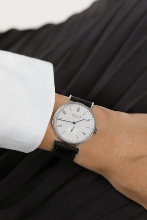 Worth more than its price: Wristwatches as a business model