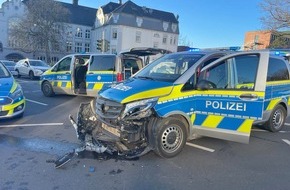 Kreispolizeibehörde Märkischer Kreis: POL-MK: Verkehrsunfall unter Beteiligung eines Streifenwagens