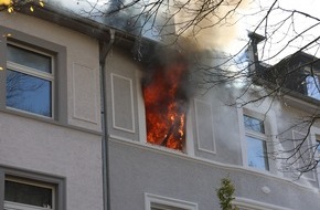 Feuerwehr Essen: FW-E: Wohnungsbrand in einem Mehrfamilienhaus-Keine Verletzten