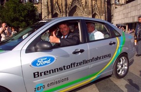 Ford-Werke GmbH: Kölner Oberbürgermeister testete Ford-Brennstoffzellenfahrzeug