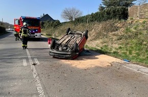 Feuerwehr Sprockhövel: FW-EN: PKW überschlägt sich