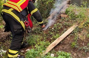Feuerwehr Herdecke: FW-EN: Zwei Einsätze für die Feuerwehr am Samstag - Baumwurzel brannte hinter der Robert-Bonnermann Grundschule