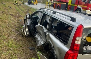 Feuerwehr Detmold: FW-DT: Verkehrsunfall auf der B239 Höhe Jerxer Straße.