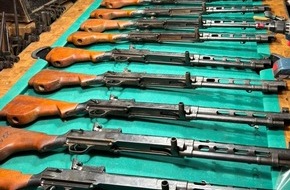 Polizei Wuppertal: POL-W: W/RS Weiterer Waffenfund in verborgenem Raum - Gemeinsame Presseerklärung von Staatsanwaltschaft und Polizei Wuppertal