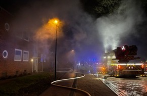 Kreisfeuerwehrverband Dithmarschen: FW-HEI: Wohnungsbrand in Mehrfamilienhaus - Eine verletzte Person in Brunsb&uuml;ttel