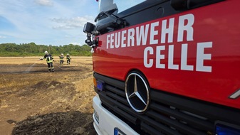 Freiwillige Feuerwehr Celle: FW Celle: 500m²Stoppelfeld brennen in Hustedt