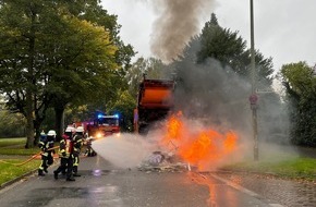 Feuerwehr Erkrath: FW-Erkrath: Brennendes Müllfahrzeug in Erkrath-Hochdahl