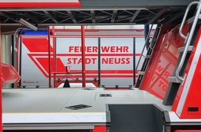 Feuerwehr Neuss: FW-NE: Brand in einer Maschinenhalle eines Entsorgungsbetriebs | Keine Verletzten