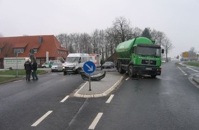 Polizeiinspektion Nienburg / Schaumburg: POL-NI: Unachtsamkeit führte zu schadensträchtigem Unfall -Bild im Download-