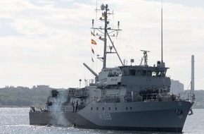 Presse- und Informationszentrum Marine: Zurück im Heimathafen - Das Minenjagdboot "Datteln" kehrt aus NATO-Einsatz zurück (FOTO)