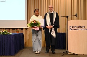 Hochschule Bremerhaven: Studentin Grace Danielle Matcheu Youmssi erh&auml;lt DAAD-Preis