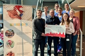 Feuerwehr Mainz: FW Mainz: Übergabe des Spendenschecks vom traditionellen Abschwimmen der Feuerwehr Mainz an den Verein Frühstart e.V.