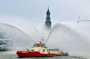 Hamburg Messe und Congress GmbH: Maritimes Spektakel auf der Elbe beim Hafengeburtstag Hamburg / Bühne frei für das Ballett der Schlepper und Tänzer