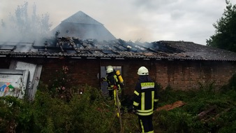 FW-KLE: Stallungsgebäude niedergebrannt