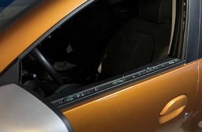 Polizei Düsseldorf: POL-D: Stadtmitte - Polizei befreit Einjährigen - Autoscheibe eingeschlagen - Pflegemutter stellt Pkw im Parkhaus ab und geht Einkaufen - Kleinkind zurückgelassen