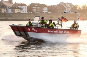 Feuerwehr Neuss: FW-NE: Havariertes Sportboot sorgt für Feuerwehreinsatz | Boot geborgen
