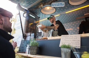 Congress- und Tourismus-Zentrale Nürnberg: Sechsundzwanzig Food Trucks und ein Tim Mälzer / Deutschlands größtes Food Truck Event in Nürnberg