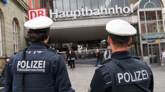 Bundespolizeidirektion München: Bundespolizeidirektion München: Bei Flaschenangriff selbst verletzt / 25-Jähriger erleidet Schnittverletzungen an der Hand