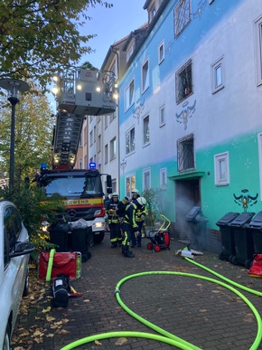 FW-EN: Zwei Verletzte nach Kellerbrand in Hattingen