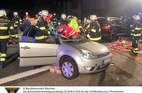 Feuerwehr München: FW-M: Schwerer Verkehrsunfall auf Bundesautobahn (Aubing)