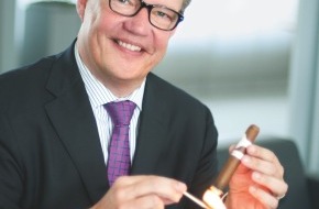 Oettinger Davidoff AG: Davidoff geht bedeutende Sponsoring Partnerschaft mit Art Basel ein / Die exklusive Schweizer Cigarrenmarke tritt der prestigeträchtigen Liga der Art Basel-Sponsoren bei