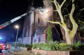Feuerwehr Gelsenkirchen: FW-GE: Feuer in profanierter Kirche in Gelsenkirchen-Rotthausen