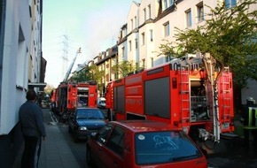 Feuerwehr Essen: FW-E: Dachstuhlbrand in Altenessen, zwei Personen verletzt