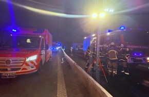 Feuerwehr Essen: FW-E: Massenkarambolage auf der BAB 42: 19 Pkw beteiligt - Feuerwehr Essen und Bottrop im Gro&szlig;einsatz