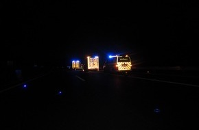 Feuerwehr Mülheim an der Ruhr: FW-MH: Verkehrsunfall auf der A40: 4 Verletzte, 3 beteiligte PKW, 1 PKW in Vollbrand!