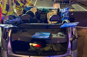 Kreispolizeibehörde Rhein-Kreis Neuss: POL-NE: Autofahrerin wird bei Verkehrsunfall schwer verletzt