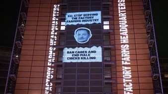 EU-Kommission wird zur "Zentrale der Tierindustrie" / Tierschutzorganisation Animal Equality prangert mit Projektion in Br&uuml;ssel die N&auml;he der EU-Kommission zur Tierindustrie an