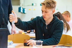 Albeck-Gymnasium: Mit Naturwissenschaften auf "Verbrecherjagd" (12.05.)