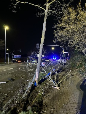 FW-WAF: Verkehrsunfall auf dem Konrad-Adenauer-Ring