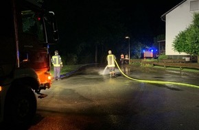 Freiwillige Feuerwehr Borgentreich: FW Borgentreich: Unwetterlage in der Stadt Borgentreich. Überflutung und vollgelaufen Keller / Garagen in Natzungen.