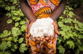 Aid by Trade Foundation: World Cotton Day – Studienergebnisse zeigen positiven Einfluss von Cotton made in Africa auf das Leben afrikanischer Kleinbauern