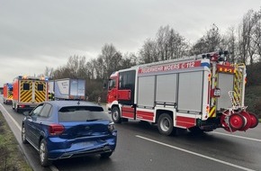 Feuerwehr Moers: FW Moers: Drei Verletzte bei Verkehrsunfall auf der A 57
