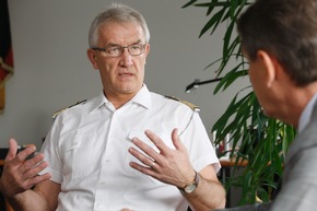 Wechsel an der Spitze des Kommandos Streitkräftebasis in Bonn / 
Vizeadmiral Manfred Nielson übergibt das Amt des Inspekteurs der Streitkräftebasis an Generalleutnant Martin Schelleis