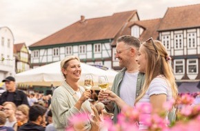 Stadt Celle Tourismus: Ein königlicher Auftakt für den Weinmarkt 2025: Geburtstagsfeier für Caroline Mathilde begeistert kleine und große Gäste