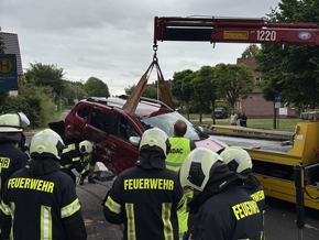 FW-AUR: Hilfeleistung nach Verkehrsunfall