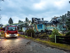 FW L&uuml;chow-Dannenberg: +++ Einsatzreiche Silvesternacht f&uuml;r die Feuerwehren in L&uuml;chow-Dannenberg +++ Wohnh&auml;user in Gefahr +++ Wohnhaus in Zernien unbewohnbar +++ Feuerwehr bis in die Mittagsstunden im Einsatz +++