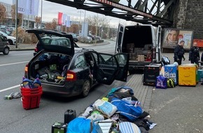 Polizei Hagen: POL-HA: Diebesgut als Weihnachtsgeschenke? Polizei h&auml;lt &uuml;berladene Fahrzeuge an