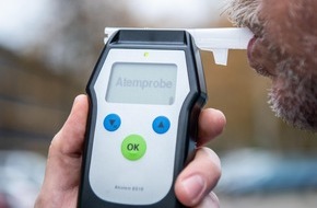 Polizei Mettmann: POL-ME: Betrunken auf dem E-Scooter: 47-J&auml;hriger bei Alleiunfall schwer verletzt - 2605004