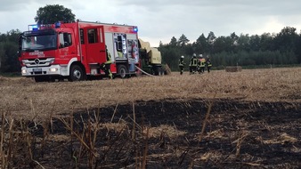 Freiwillige Feuerwehr Celle: FW Celle: Brennt Quarderballenpresse in Altenhagen