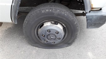 Polizeipräsidium Koblenz: POL-PPKO: Vier Reifen zerstochen - 500 Euro Schaden