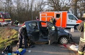 Feuerwehr Dortmund: FW-DO: Unfall in Groppenbruch. Pkw-Fahrer nach Unfall verletzt